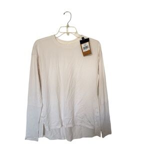 The Northface Medium Gardenia White Baselayer Top Standard Fit NWT Athletic